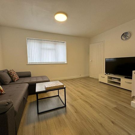 Villa Superb Cozy House In Warrington Extérieur photo
