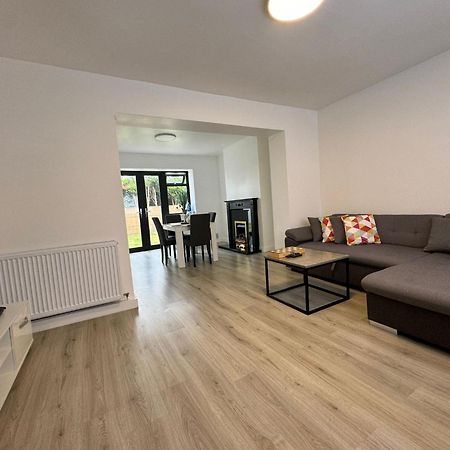 Villa Superb Cozy House In Warrington Extérieur photo