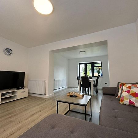 Villa Superb Cozy House In Warrington Extérieur photo