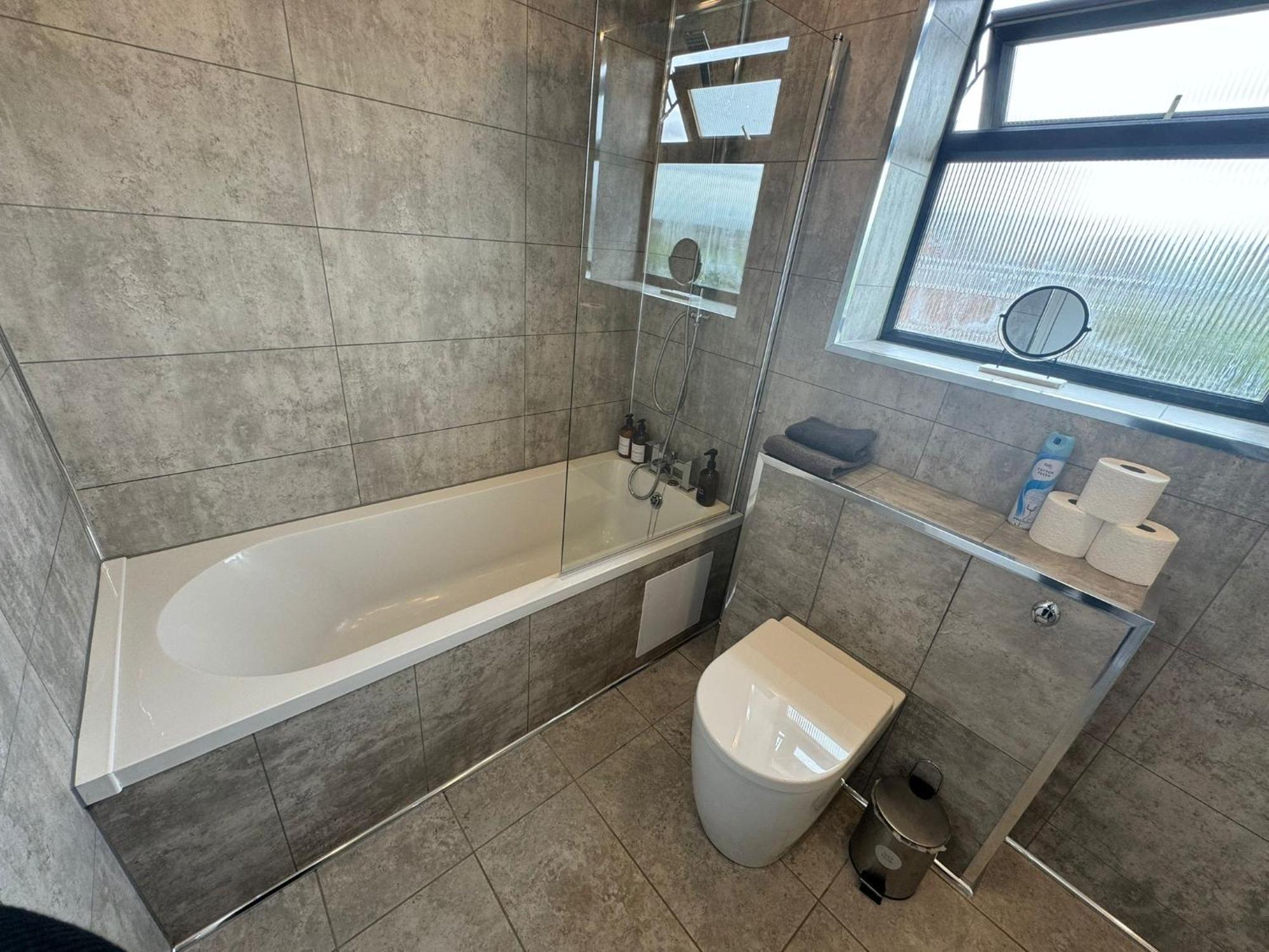 Villa Superb Cozy House In Warrington Extérieur photo