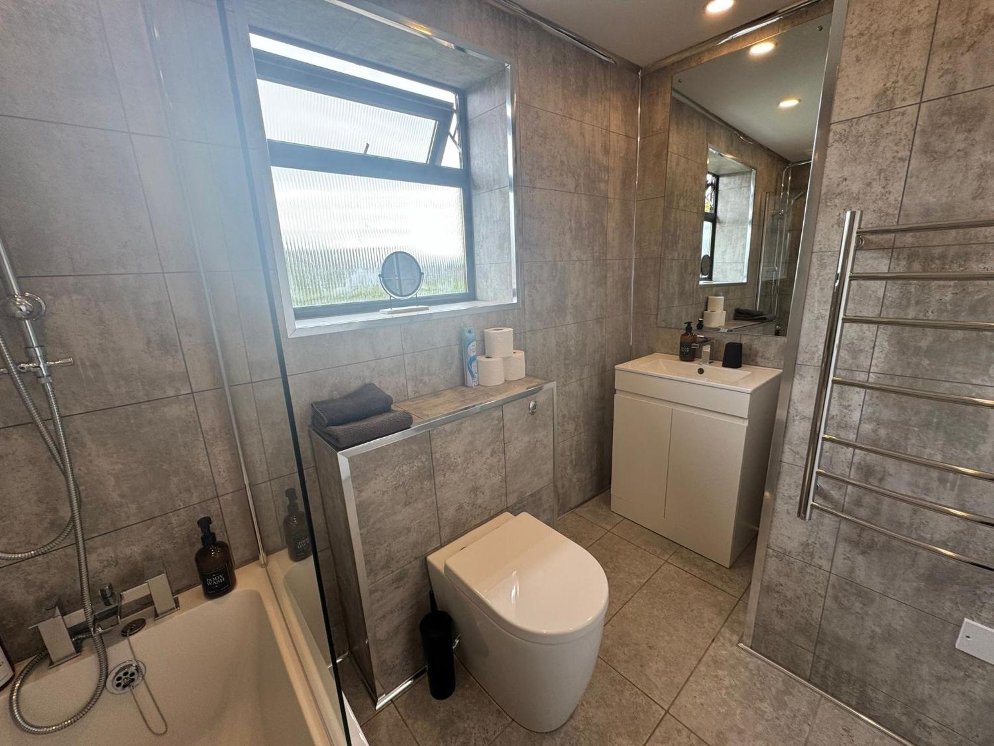 Villa Superb Cozy House In Warrington Extérieur photo