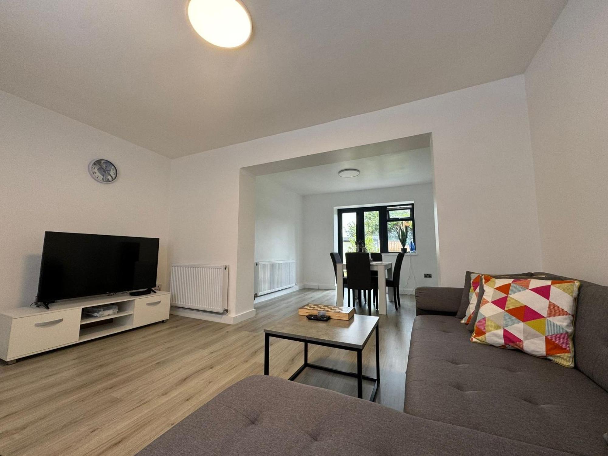 Villa Superb Cozy House In Warrington Extérieur photo