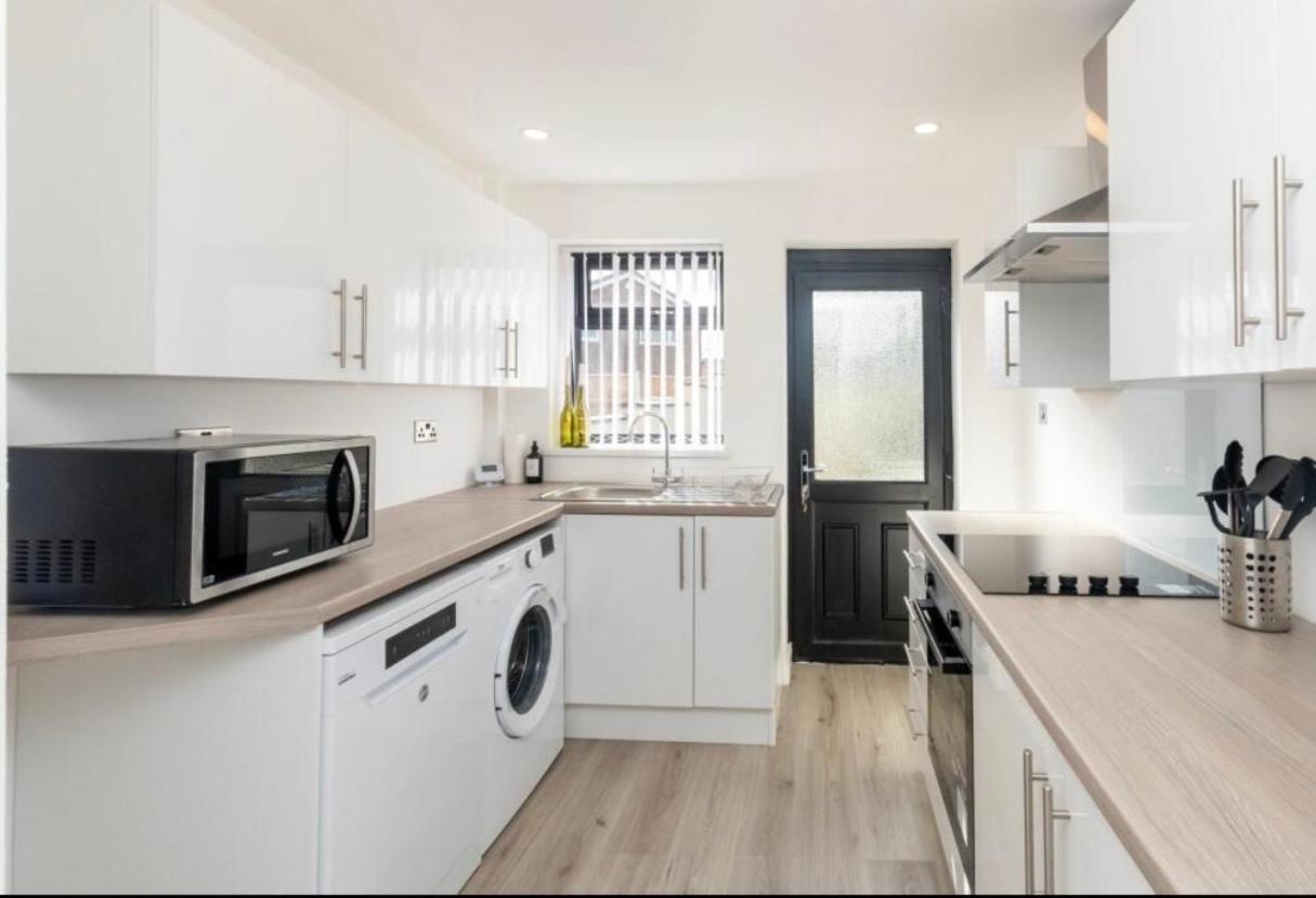 Villa Superb Cozy House In Warrington Extérieur photo